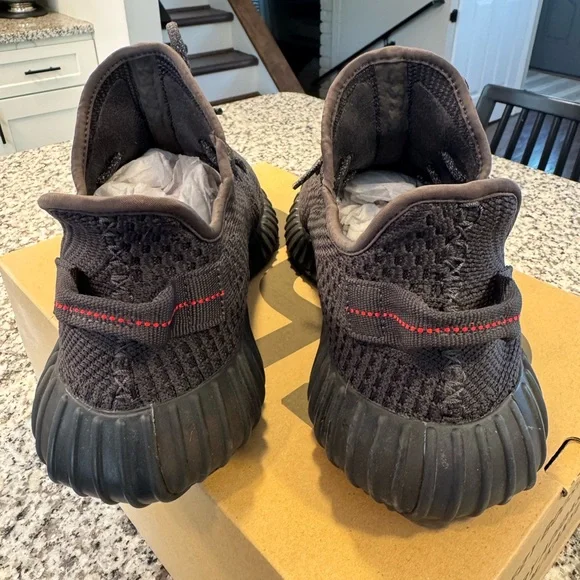 Yeezy Boost 350 V2 Sneakers - Picture 4 of 5